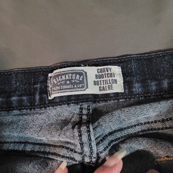 Levi Strauss Signature Jeans Womens 33* Blue Curvy Bootcut Dark Wash Denim - Picture 2 of 9